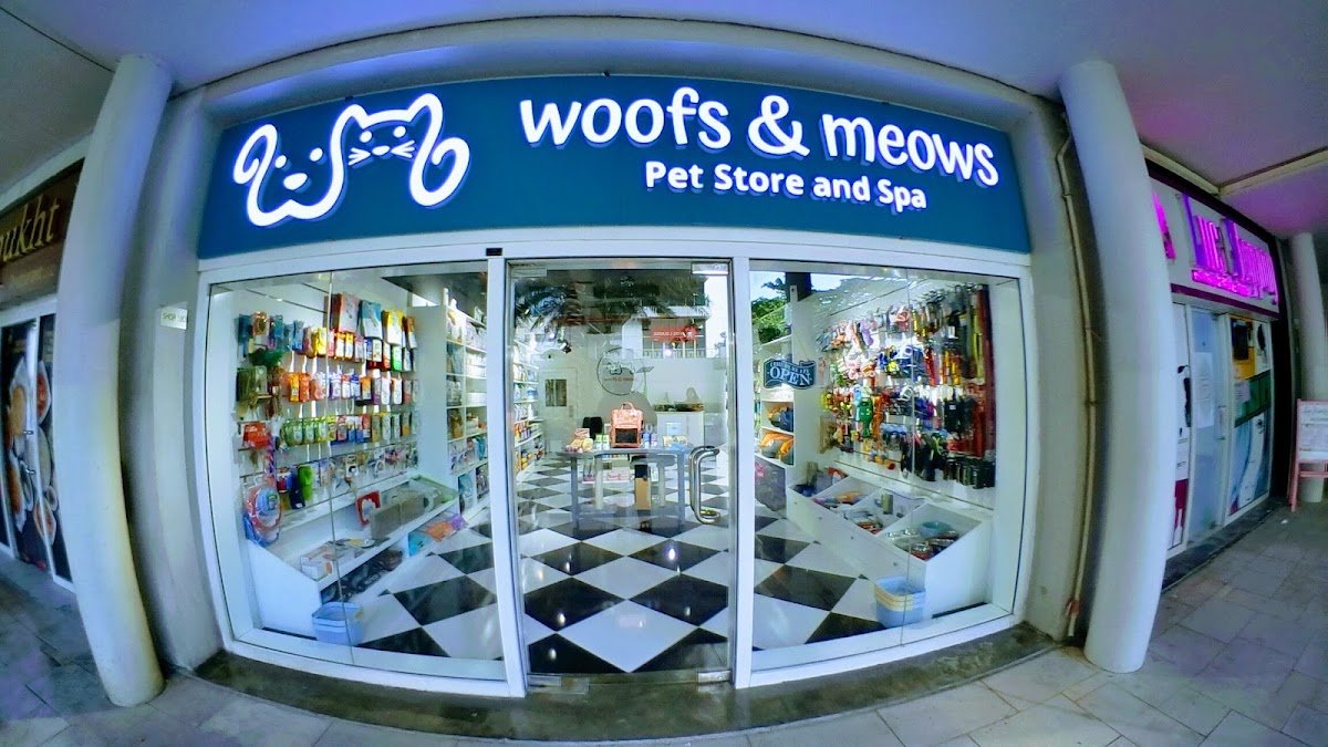 Woofs & Meows