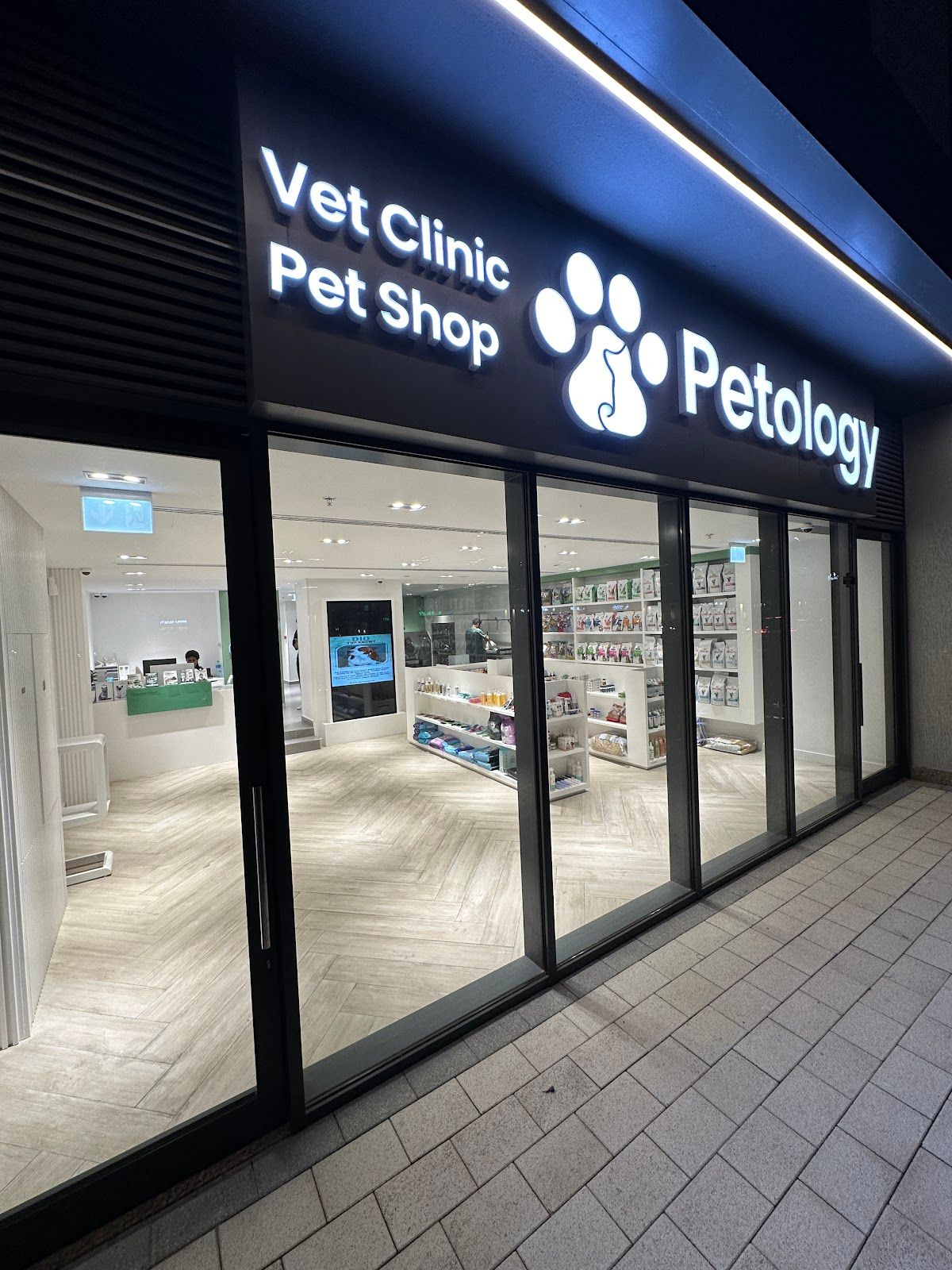 Petology Vet Clinic & Pet Shop 2