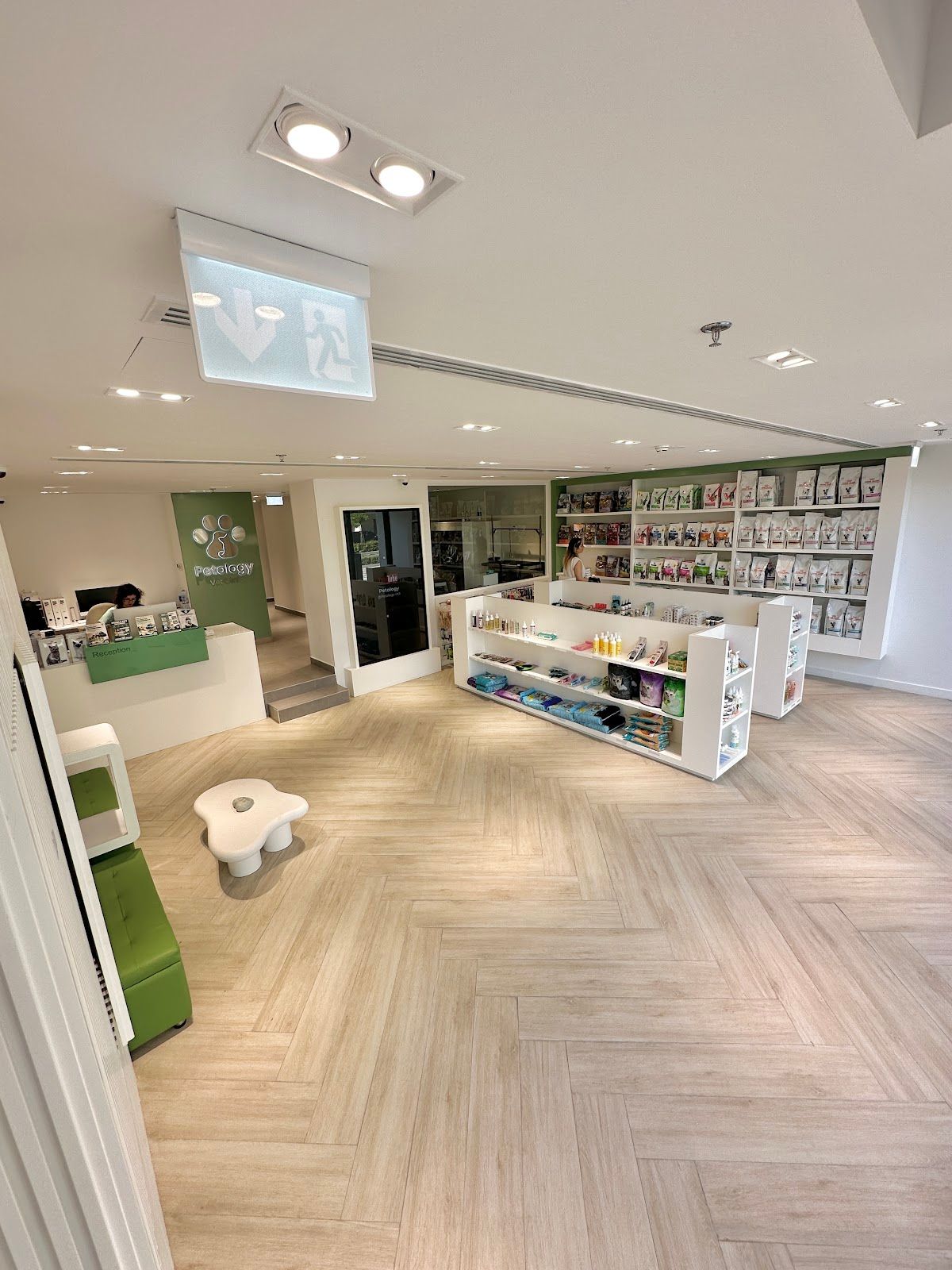 Petology Vet Clinic & Pet Shop 3