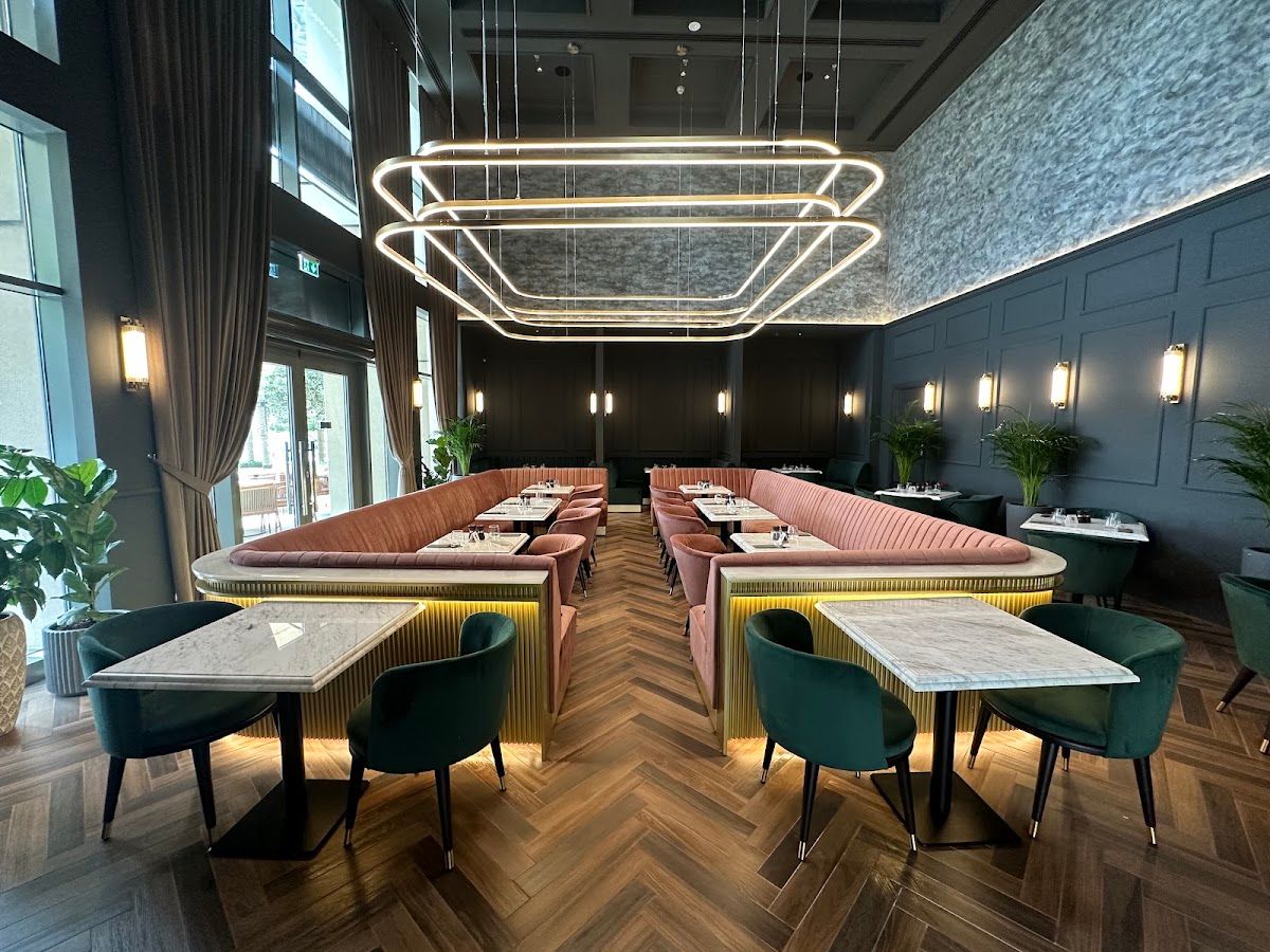 Le Flamant Rose Restaurant and Cafe 3